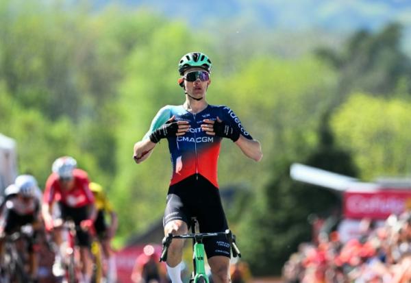Le prodige français Paul Seixas vainqueur de la Flèche wallonne, le 22 avril 2026 à Huy (Belgique)