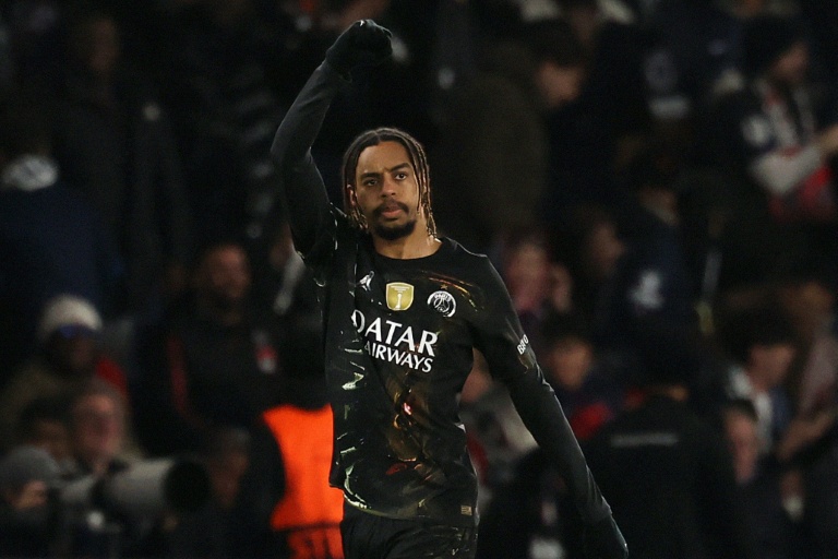 L'attaquant du Paris SG Bradley Barcola contre Chelsea le 11 mars 2026 à Paris
