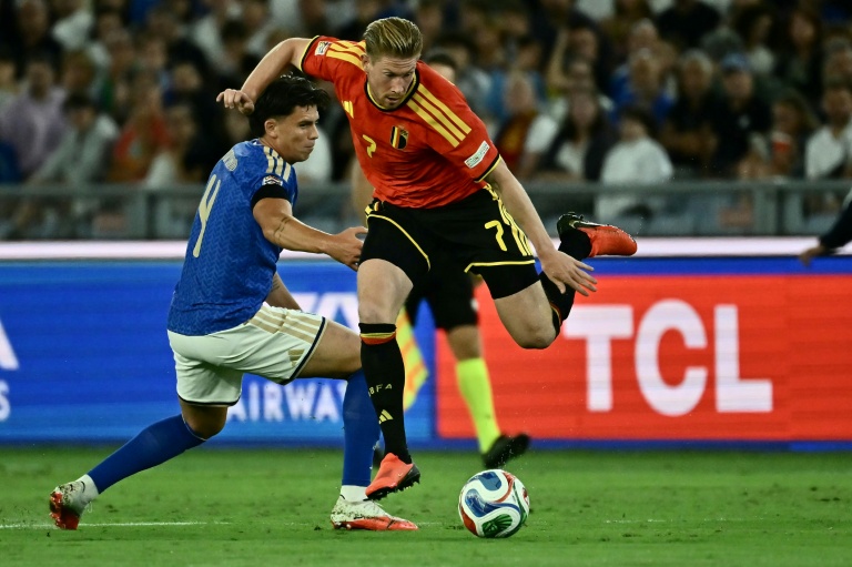 Le Belge Kevin De Bruyne (d) face à l'Italie en Ligue des nations, le 25 septembre 2026 à Rome