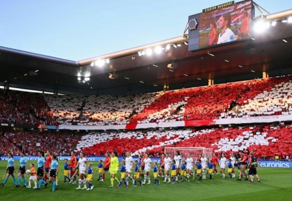 Les tribunes aux couleurs de la Suisse avant le quart de finale de l'Euro contre l'Espagne, le 18 juillet 2025 à Bern