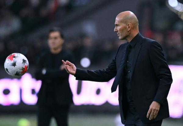 Le sélectionneur des Bleus Zinédine Zidane lors du match de Ligue des nations en Turquie, le 25 septembre 2026 à Izmit
