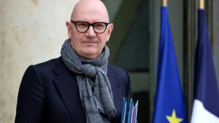 Le ministre de l'Economie et des Finances, Roland Lescure à la sortie de l'Elysée, le 28 janvier 2026 à Paris