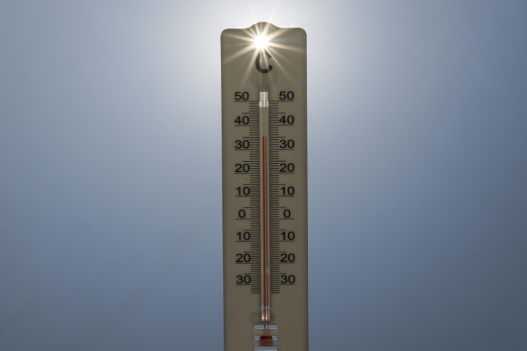 Un thermomètre indique 35°C à Montreuil, en France, le 14 août 2025