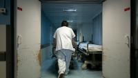 Aux urgences de l'hôpital Pellegrin de Bordeaux, en pleine canicule, le 23 juin 2026