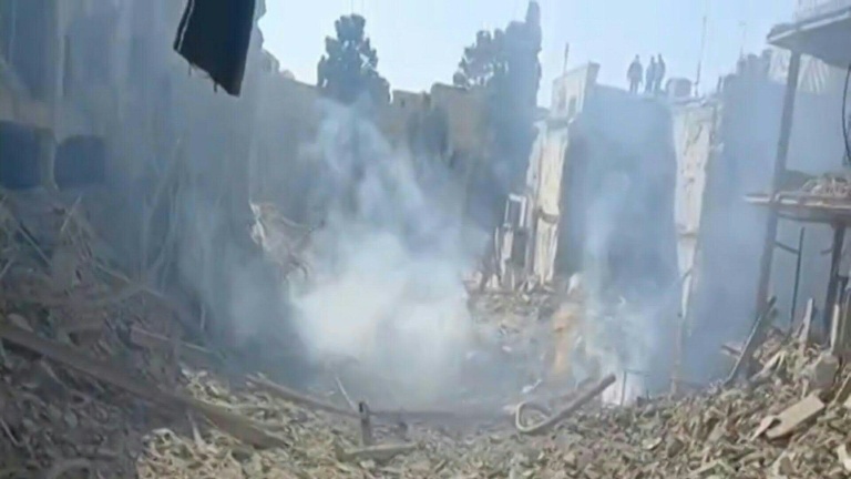 Frappes en Iran: la télévision d'État iranienne montre les dégâts causés 