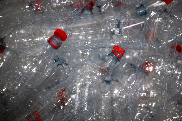Fronde contre le projet gouvernemental de consigne des bouteilles en plastique