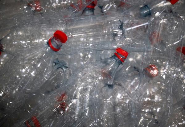 Fronde contre le projet gouvernemental de consigne des bouteilles en plastique