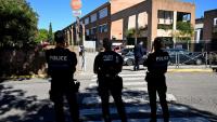 Des policiers devant le collège Joseph-Lakanal à Aubagne, le 12 octobre 2026