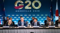 Le secrétaire américain au Trésor, Scott Bessent (2e g), et le président de la Réserve fédérale américaine, Kevin Warsh (2e d), lors de la réunion des ministres des Finances et des gouverneurs de banques centrales du G20 à Asheville, en Caroline du Nord, le 31 août 2026