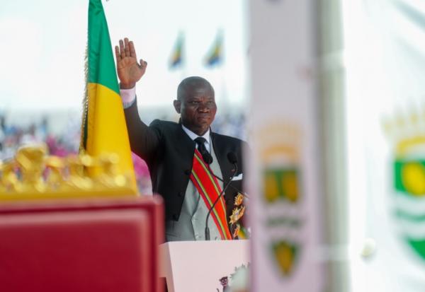 Le président du Gabon, Brice Oligui Nguema, prête serment pour un mandat de sept ans le 3 mai 2025 à Akanda, près de Libreville