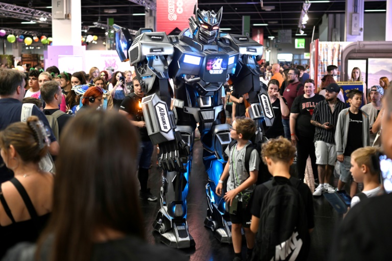 Un robot géant dans les allées du salon des jeux vidéo Gamescon, le 21 août 2025 à Cologne, en Allemagne
