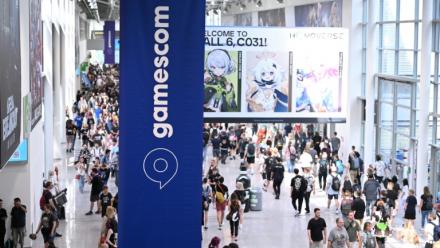 Des visiteurs au salon des jeux vidéo Gamescom, à Cologne, dans l'ouest de l'Allemagne, le 22 août 2024