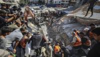 Les secours interviennent sur un immeuble détruit près de Gaza city le 16 septembre 2026