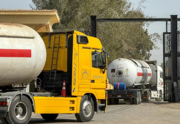 Camions citerne du côté égyptien du poste-frontière de Rafah avec la bande de Gaza, le 27 janvier 2026