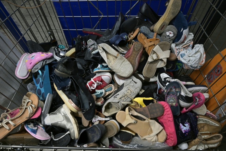 En France, près de 900.000 tonnes de vêtements, linge de maison et chaussures ont été mises sur le marché en 2024