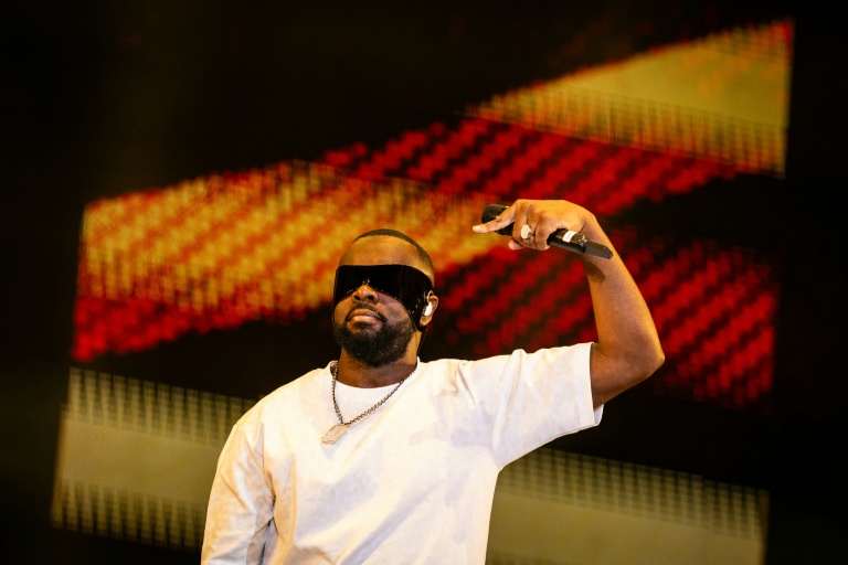 le chanteur et rappeur congolais Gims sur la scène du festival de rap Golden Coast à Corcelles-les-Monts, près de Dijon, le 6 septembre 2025 en Côte d'Or