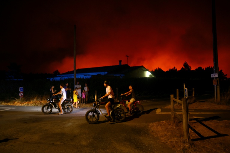 Un incendie d'une grande virulence à Le Porge en Gironde, le 23 juillet 2026