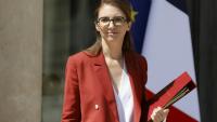 La ministre de l'Egalité entre les femmes et les hommes Aurore Bergé à la sortie du Conseil des ministres à l'Elysée, le 2 juillet 2025 à Paris