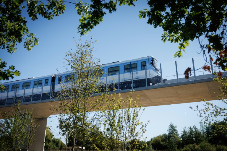 Une rame de métro de la future ligne 18 du Grand Paris Express, en essai sur la portion comprise entre les gares de Massy-Palaiseau et Christ de Saclay, le 4 septembre 2026.