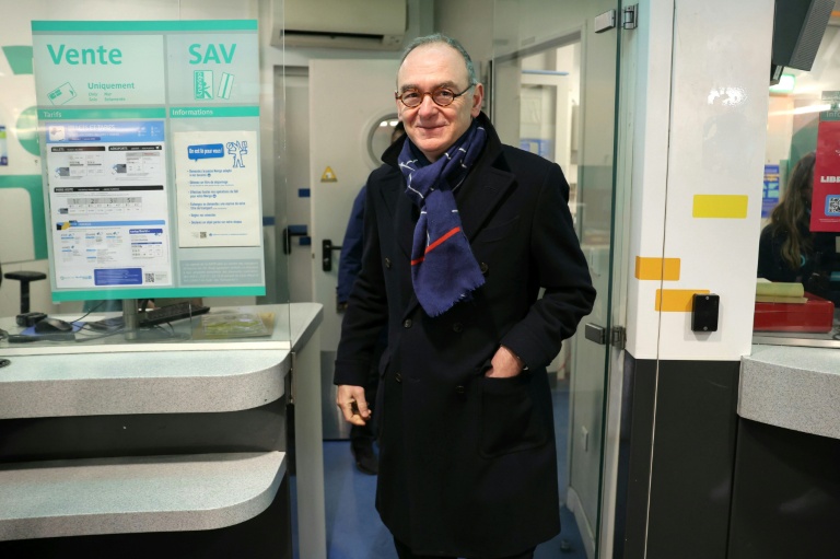 Xavier Piechaczyk, récemment nommé directeur général de la RATP, visite la gare de Val de Fontenay à Fontenay-sous-Bois, le 17 février 2026 dans le Val-de-Marne