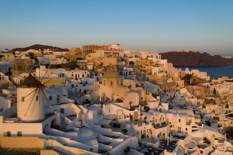 La ville d'Oia sur l'île grecque de Santorin, le 14 juin 2020