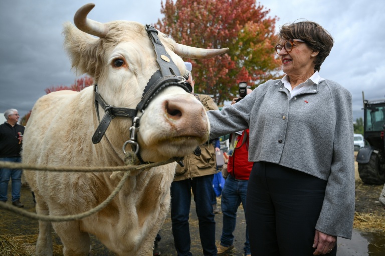 La ministre de l'Agriculture Annie Genevard au Sommet de l'élevage à Cournon-d'Auvergne dans le Puy-de-Dôme le 8 octobre 2026