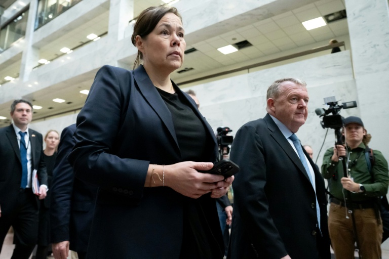 La ministre des Affaires étrangères DU Groenland Vivian Motzfeldt et son homologue danois Lars Løkke Rasmussen arrivent pour une rencontre à Washington, le 14 janvier 2026