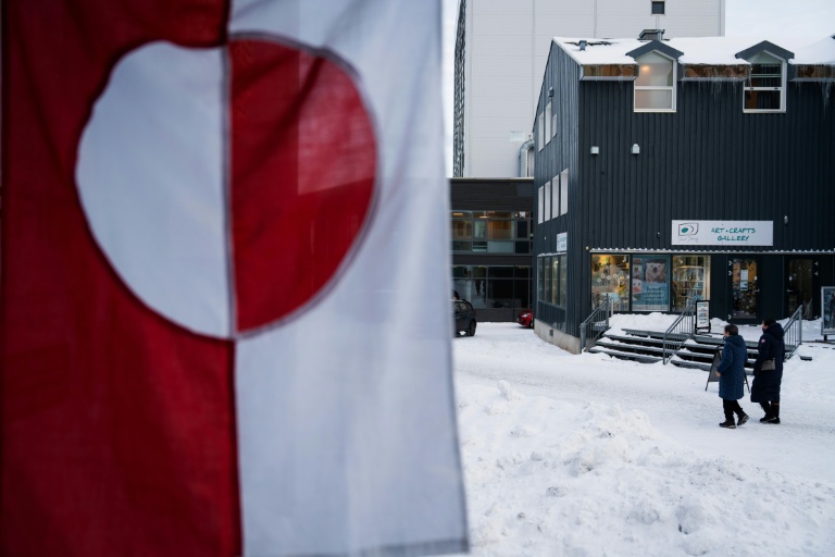 Un drapeau du Groenland dans une rue à Nuuk, le 14 janvier 2026