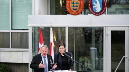 Le ministre danois des Affaires étrangères Lars Løkke Rasmussen et son homologue groenlandaise Vivian Motzfeldt lors d'une conférence de presse à Washington le 14 janvier 2026