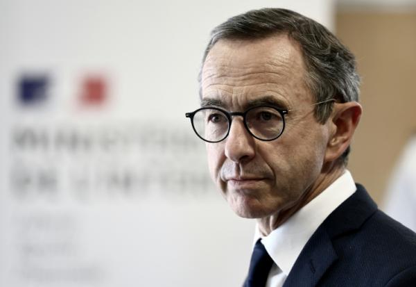Le ministre français de l'Intérieur Bruno Retailleau lors d'une conférence de presse au commissariat du 20e arrondissement de Paris, le 24 juillet 2025