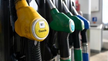 Des pompes à carburant dans une station-service à Thionville, dans le nord-est de la France, le 9 mars 2026