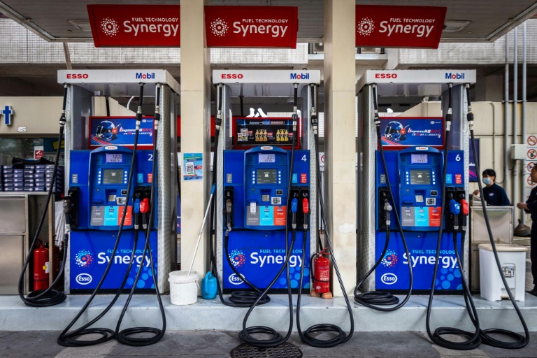 Des pompes à essence à Macao le 27 mars 2026