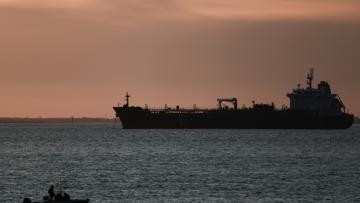 Un pétrolier ancré face au port de Marseille-Fos, dans le sud de la France, le 13 mars 2026