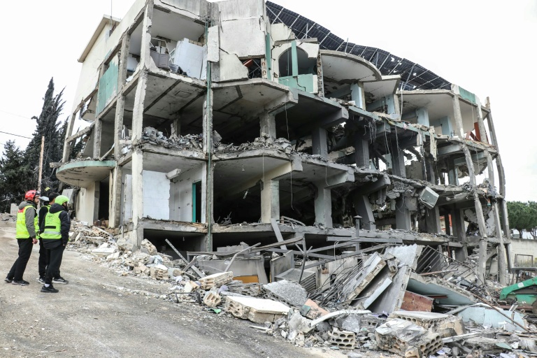 Un centre de soins détruit après une frappe israélienne à Burj Qalawiya, dans le sud du Liban, le 14 mars 2026 
