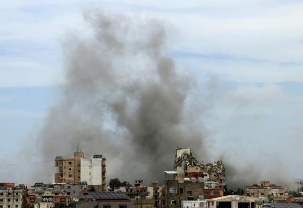 Une frappe aérienne israélienne sur un quartier de la ville de Tyr, dans le sud du Liban, le 15 mai 2026