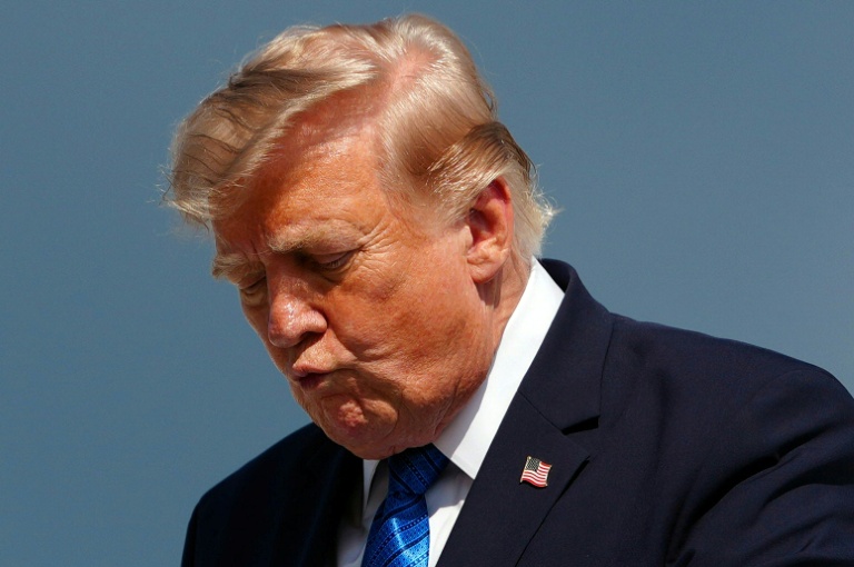 Le président américain Donald Trump descend d'Air Force One à Morristown, dans le New Jersey, le 31 juillet 2026