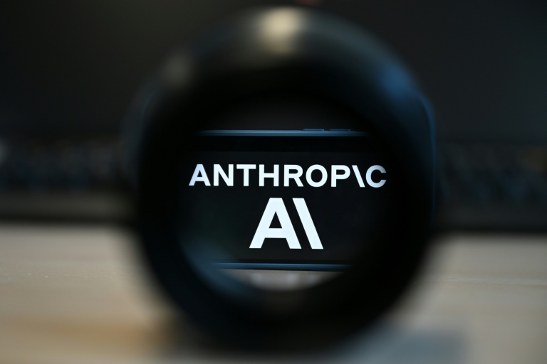 La start-up américaine d'IA Anthropic a suspendu l'accès à ses deux modèles les plus puissants pour se conformer à une directive du gouvernement américain invoquant la 