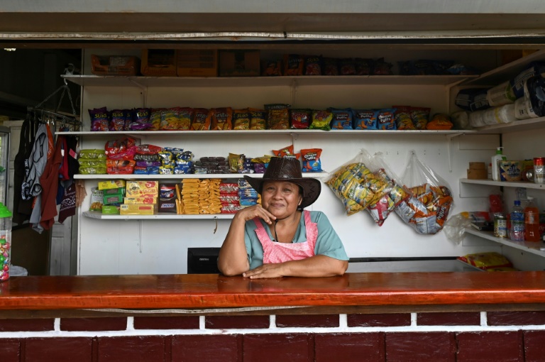Michelle Fredericks, propriétaire d'un snack près Kurupukari, au Guyana, le 28 août 2025