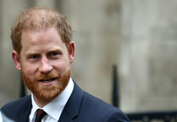 Le prince Harry, duc de Sussex, quitte la Haute Cour britannique au quatrième jour du procès qu'il intente à un important groupe de presse britannique, le 22 janvier 2026 à Londres