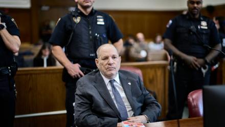 L'ancien producteur américain Harvey Weinstein devant la cour pénale de Manhattan, à New York, le 4 mars 2026