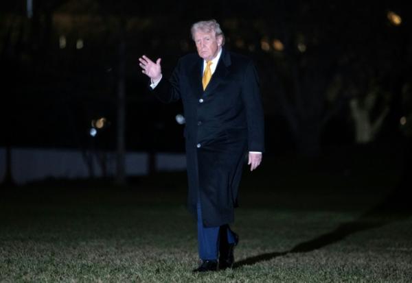 Le président américain Donald Trump à son arrivée à la Maison Blanche, à Washington, le 4 janvier 2026