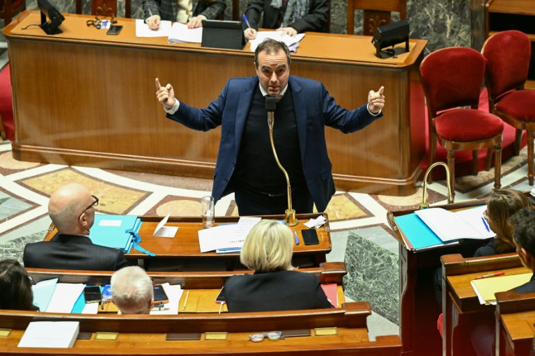 Le Premier ministre Sébastien Lecornu parle à l'Assemblée nationale, sur le budget de l'Etat 2026, peu avant son adoption définitive, le 2 février 2026