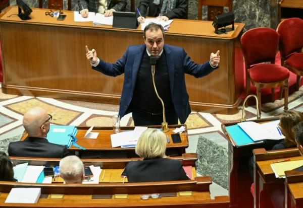 Le Premier ministre Sébastien Lecornu parle à l'Assemblée nationale, sur le budget de l'Etat 2026, peu avant son adoption définitive, le 2 février 2026