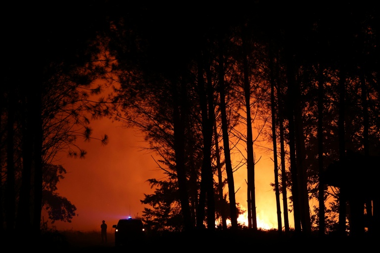 Feu de forêt dans les Landes, à Luglon, le 13 août 2026