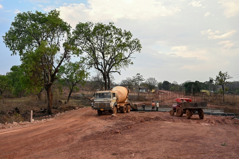 Le chantier de construction d'une route à Narayanpur, dans l'Etat de Chhattisgarh, le 2 avril 2026 en Inde