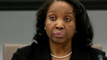 La gouverneure de la banque centrale des Etats-Unis (Fed), Lisa Cook, le 25 juin 2025 à Washington