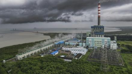 La centrale à charbon de Cirebon, en Indonésie, le 28 janvier 2026