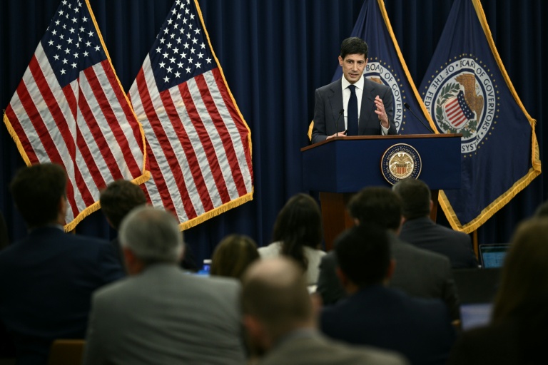 Le nouveau chef de la Réserve fédérale américaine (Fed) Kevin Warsh , en conférence de presse, le 17 juin 20216 à Washington