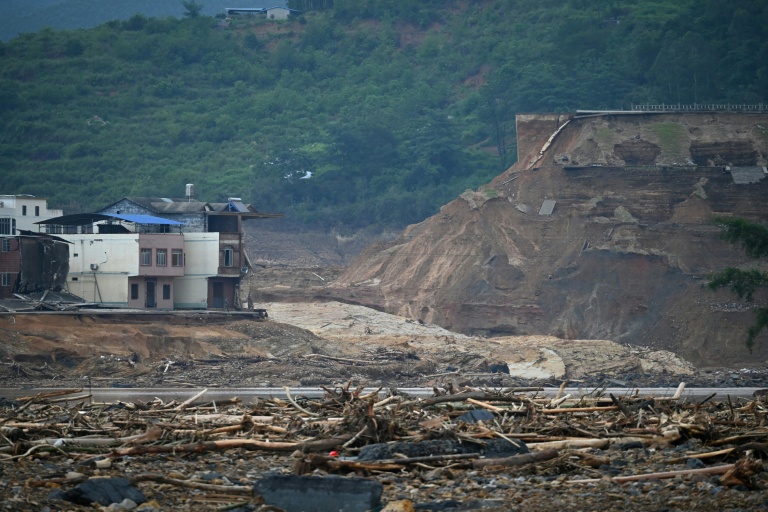 Une section effondrée du réservoir de Liulan, à Hengzhou, le 8 juillet 2026 dans le sud-ouest de la Chine