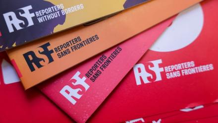 Les familles des deux réalisateurs français arrêtés fin juillet au Togo s'inquiètent pour leur santé, Reporters sans frontières (RSF) appelant à leur "libération immédiate"